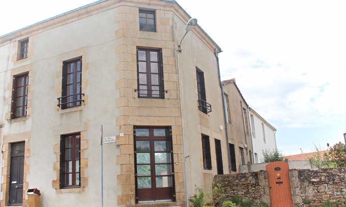 Tiffauges House | 20 min from Puy du Fou, character gîte for 6 people