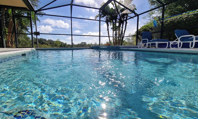 Orange Tree Villa | 20 mins Disney, Secluded Pool & Spa, Games Room, WiFi, Spacious, Good for Groups