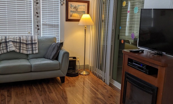 Four Corners Cottage | 20 Minutes to Disney - Cozy Cottage