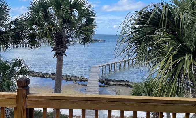 Plantation House | 20% OFF FALL! BAYFRONT - Old Florida Style Cottage w/private dock!