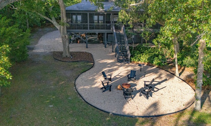 Magnolia Bluffs House | 20% OFF FALL! Bayfront, Pet Friendly Sleeps up to 8 with fishing dock!