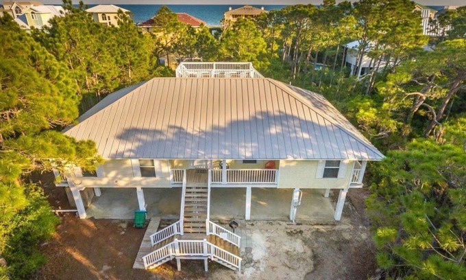 Plantation House | 20% OFF FALL! Beach Cottage inside Plantation, Sleeps up to 8, Pet Friendly