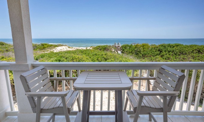 Plantation House | 20% OFF FALL! Beachfront, 5BR/4BA Sleeps 10, 3 Community Pools!