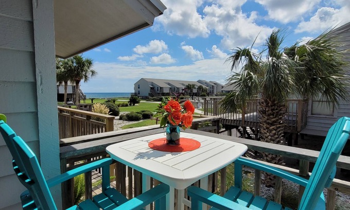 East End House | 20% OFF FALL! Gulf views, community pool, 60 seconds to the beach!