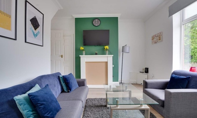 Newbottle House | 20%Off -Furnished House/Wi-Fi/Free parking/6 Guest