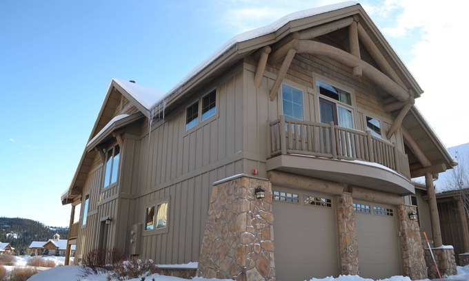 Big Sky Meadow Village House | 20% off-Luxury home w/mountain/creek views; sauna/steam room; upscale/peaceful