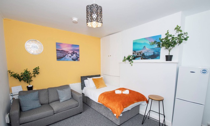 Hull Apartment | 20% OFF - One Bed flat at Hull
