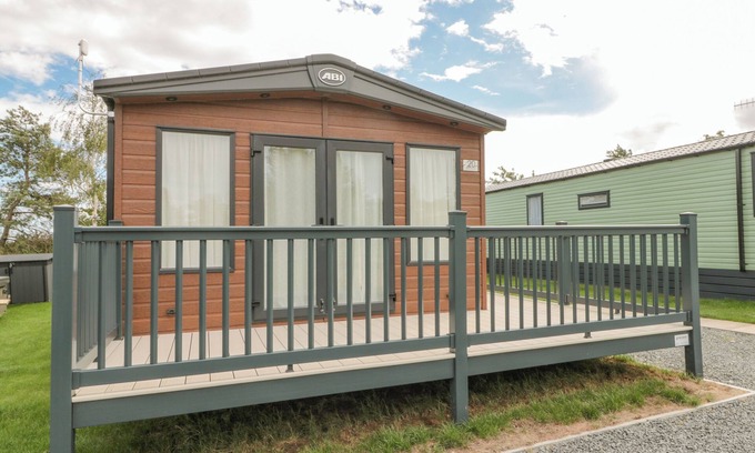 West Heslerton Cottage | 20 WOLDS VIEW, pet friendly, with a garden in West Heslerton