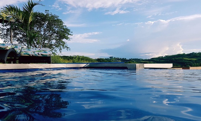 Neira House | 200 m2 modern holiday home, infinity pool, natural river. Kondo Grst. 1300 m2