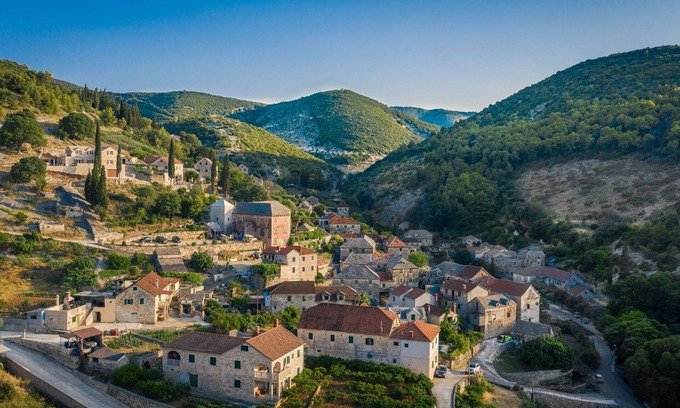 Dol House | 200 year old Mediterranean stone house recommended by The Sunday Times