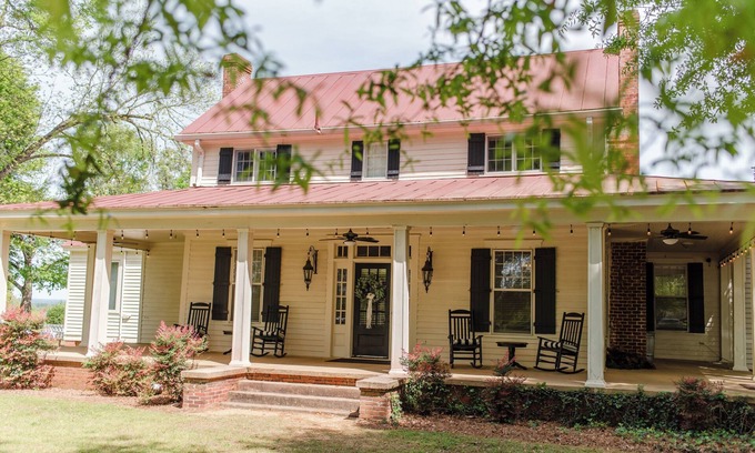 Millbrook Cabin | 200 yr old Manor. Close to RTJ! Beautiful property with million dollar views.