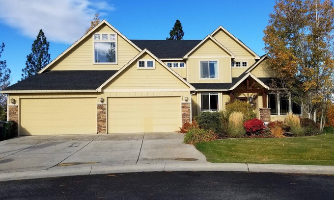 Fairwood House | 2000sf Decks, Waterfall, Hot Tub, Gym, Newly Remodeled Kitchen, Movie/Game room