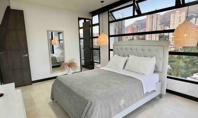 El Poblado Apartment | 2001 EI Poblado! Charming Apartment