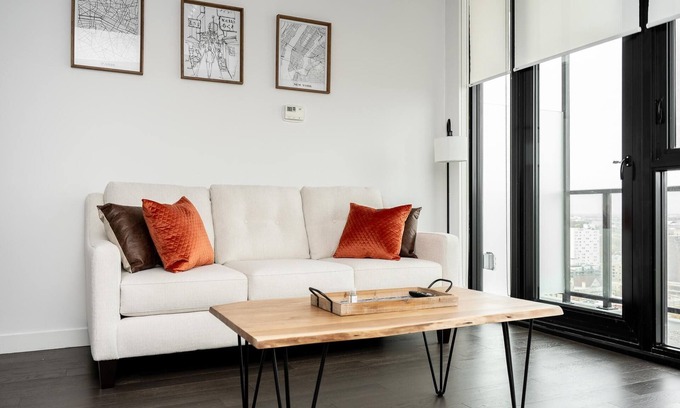 Downtown Winnipeg Condo | (2001)Glasshouse Impressive 1 Bdr Suite (311)