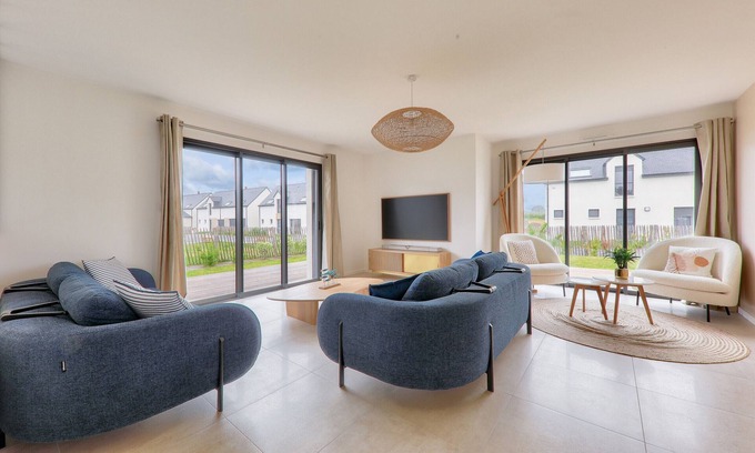 Saint-Philibert Ski Chalet | 200m from the beach, large house for 10