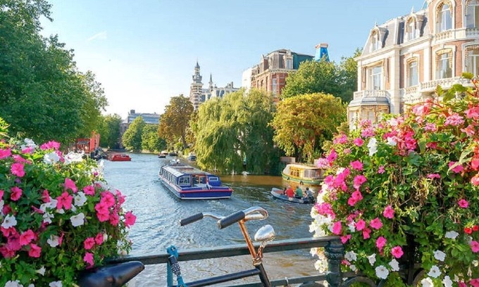 Helmersbuurt Apartment | 200M2 Amsterdam home with private rooftop in the city center
