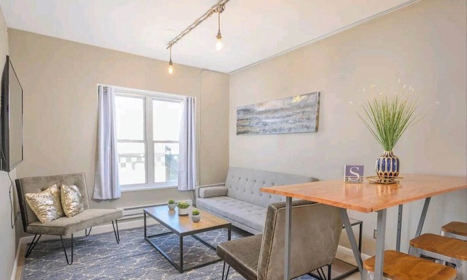 Appleton Apartment | 201 - Downtown 2 Bedroom Apartment