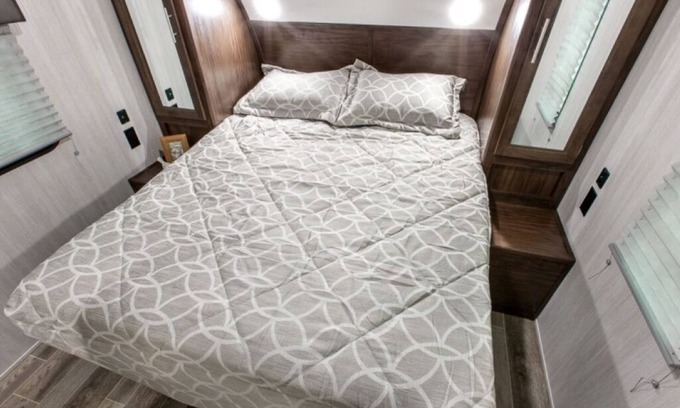 Hunt Club House | 2020 Travel Trailer with 1 queen bedroom & a king or 2 twins & pool
