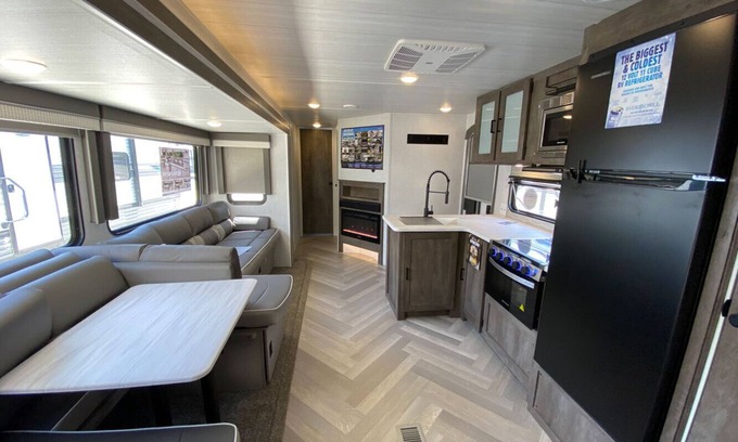 Larsen RV Rental | 2022 Glamper on Lake Poygan with boat slip available!