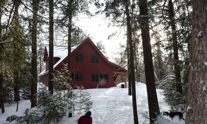 Londonderry Ski Chalet | 2023: Renovated Mint Family Chalet Londonderry, peaceful and clean.