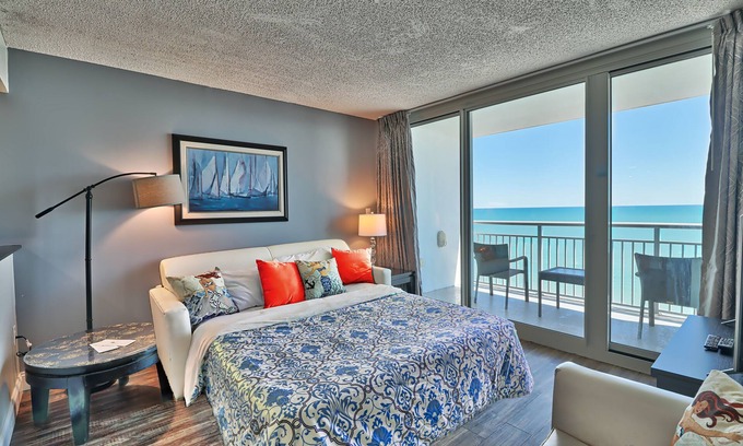Downtown Myrtle Beach Condo | ⛱﹏2024 Newly Renovated : Luxury 5beds/Direct Oceanfront/2BRs/Wifi/Pools