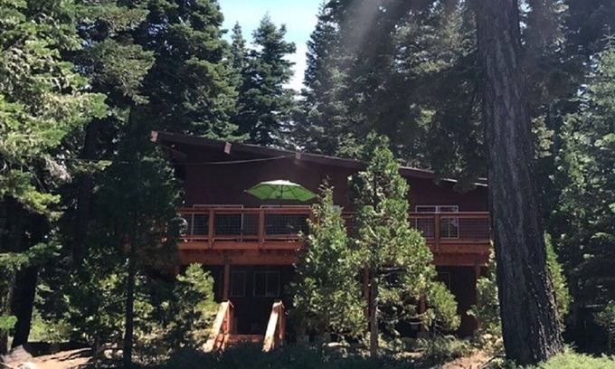 Chamberlands House | 2025-26 thirty-day ski leases! Driveway snow plow included! Dog ok! Fast WiFi!