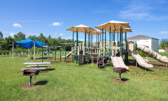 Crescent Lakes House | 2025 Early Bird Special! Discounted Rates & Perks Await!