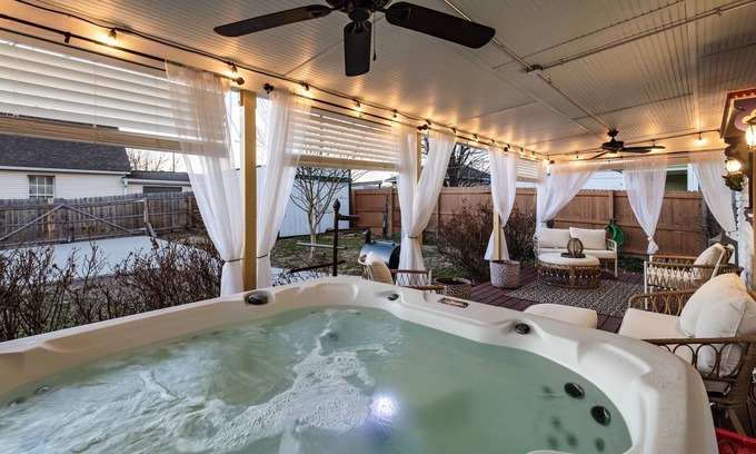 Shelbyville Cottage | 2025 KY Derby 30 min Away ~ Bourbon Trail ~ Hot Tub