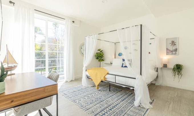 Santa Ana Apartment | 204 Broadway (1 Bedroom) · Sunny Vibes-King Canopy Bed+Balcony-6mi to Disney