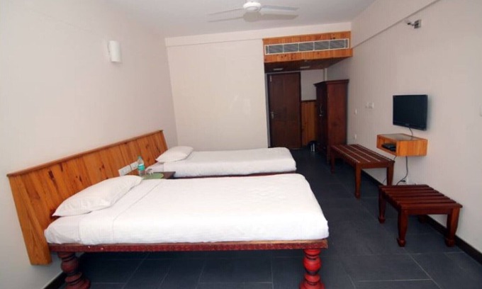 Kochi House | 204 DOUBLE ROOM WITH SINGLE COTS