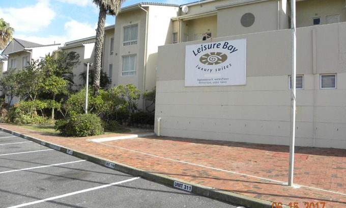 Lagoon Beach Apartment | 204 Leisure Bay