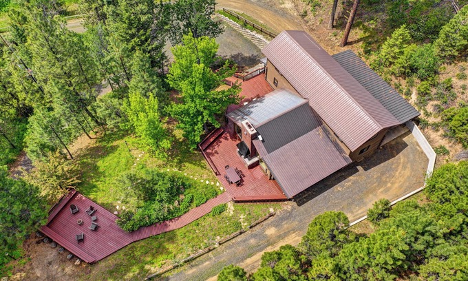 Cascade House | 208 Escape - Quiet, private, cabin on 5-acres - Trails - WiFi - Fireplace - Family Getaway