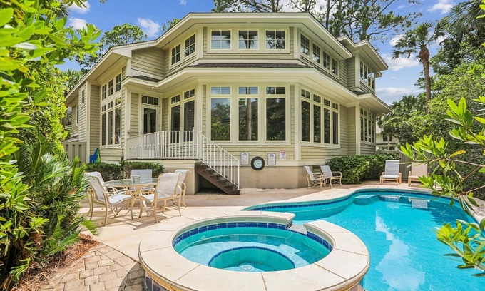 Oceanside House | 21 Ruddy Turnstone ~ Beautiful 5br Home, 3rd Row from the Beach in Sea Pines!