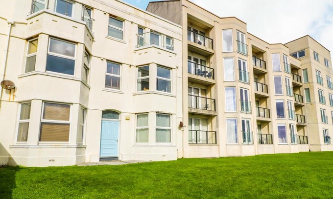 Rhyd-y-clafdy Apartment | 21 West End Point