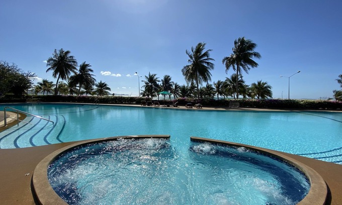 Na Chom Thian Apartment | 210sqm Beachfront Luxury just 15 mins from City