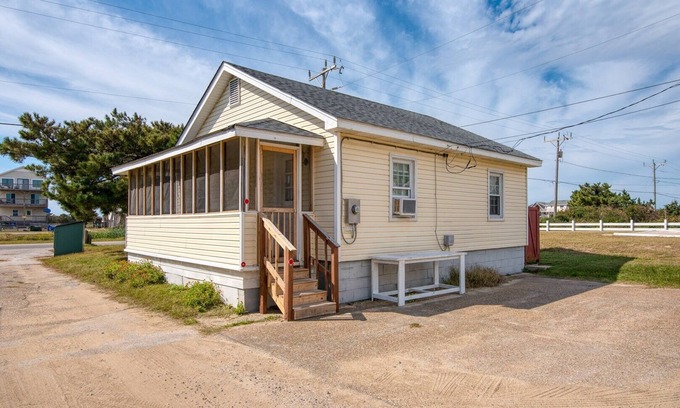 South Nags Head House | 211 - Cute Ocean Side Rental Home - South Nags Head - Steps to the Ocean