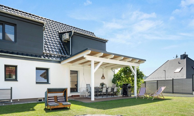 Schauenburg House | 212 m² FeelGood holiday home with 2 apartments, garden, terrace, grill & sauna!
