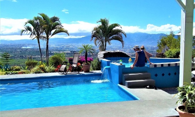 San Isidro Bed & Breakfast | 22 bed hotel with pool just 20 minutes from Airport