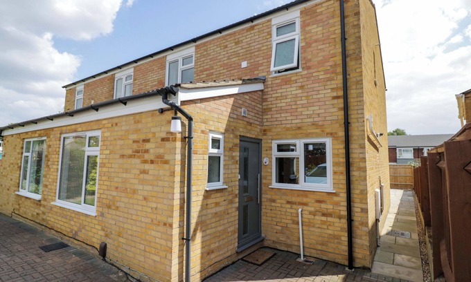 Kidlington Cottage | 22 OLD CHAPEL CLOSE, family friendly, with a garden in Kidlington