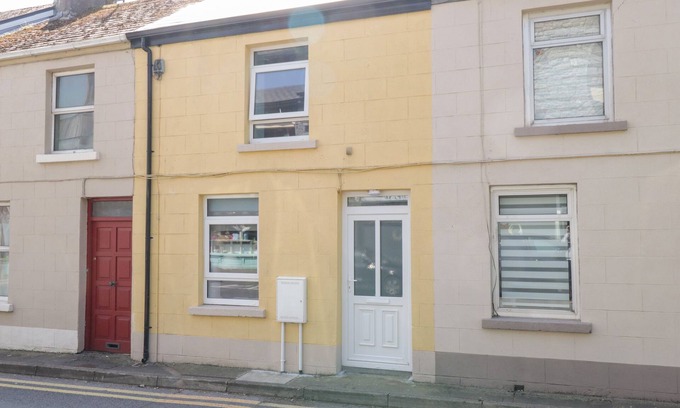 Ballinrobe House | 22 TOWN PLACE, pet friendly, with a garden in Ballinrobe, County Mayo
