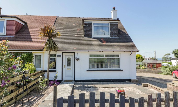 Maidens Cottage | 22 TURNBERRY ROAD, pet friendly, character holiday cottage in Maidens