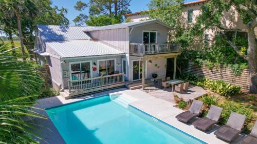 East Beach House | 2204 Ocean Road