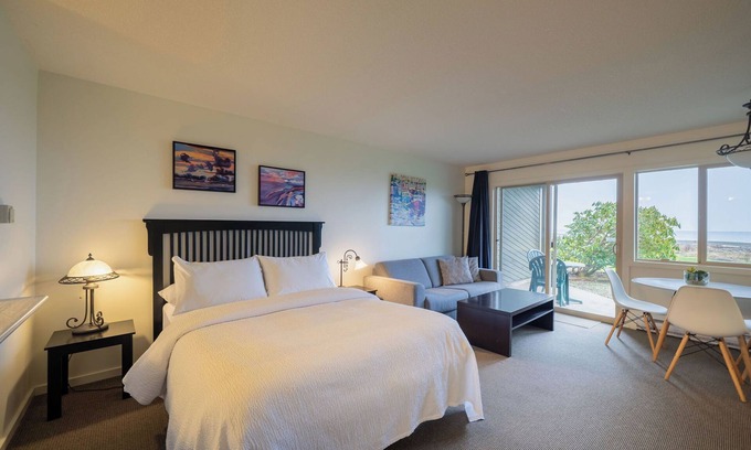 Regional District of Nanaimo Condo | #221 Lower Beach View Suite at Shorewater Resort, Qualicum Beach
