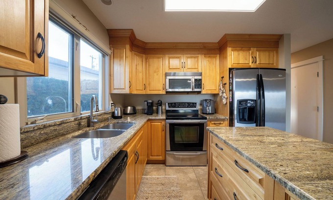 Regional District of Nanaimo Condo | #223 Executive Beach View Suite at Shorewater Resort, Qualicum Beach