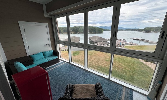 Huddleston Apartment | #224 Mariners 2 Bedroom condo