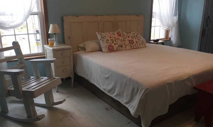 Centralia House | 2240 square foot Ranch Lake house on the water!