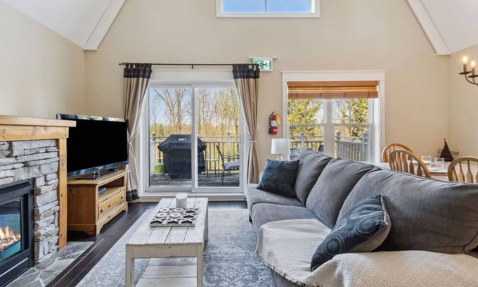 The Blue Mountains Condo | 225 Snowbridge: Free Shuttle to Blue