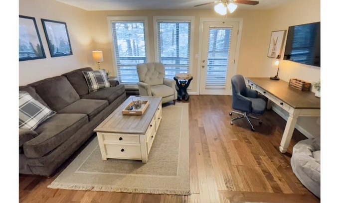 Snowshoe Condo | 23 Mountain Crest, Snowshoe, WV - Country Chic
