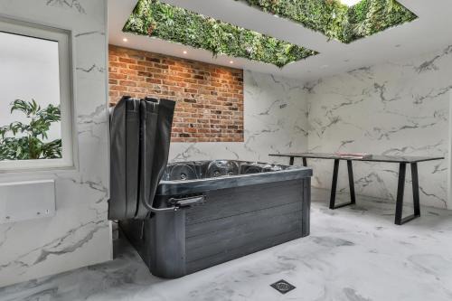 Scarborough House | 23 Trafalgar Square