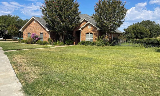 Gatesville House | 2300 sq ft home with pool and hot tub. Overlooking golf course and sunsets.